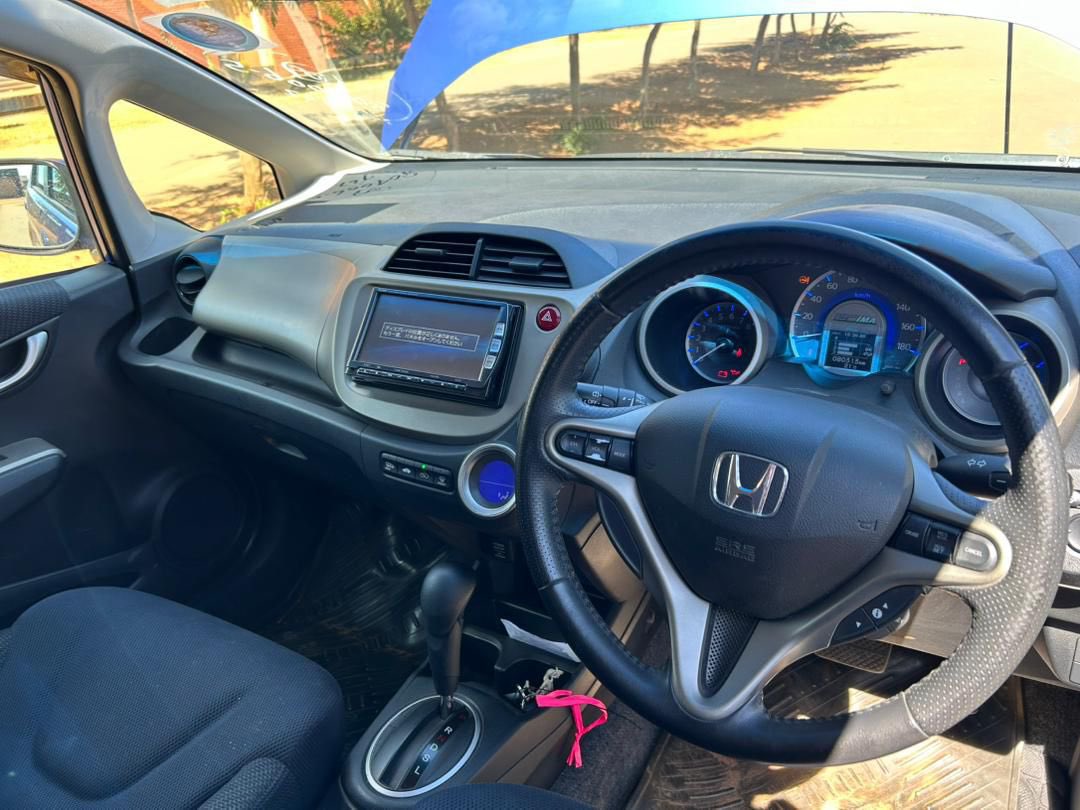 IyZconne's tweet photo. @vah_valenciah @Mangwecha 
Kd mabwana anga inu simungandiombole Honda Fit yih
21 million but negotiable https://t.co/ezkZdBoDIG