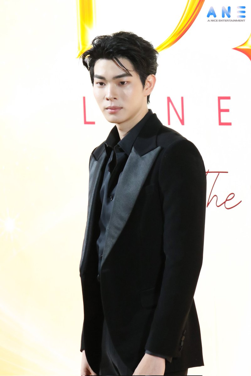 ANiceEnt's tweet photo. “ต้น ศรัณญ์” ร่วมเดิน GOLDEN AMBER CARPET ในงาน DMD LINE UP 2026 “𝗧𝗛𝗘 𝗥𝗜𝗦𝗘 𝗖𝗢𝗡𝗧𝗜𝗡𝗨𝗘𝗦”

DMD THE RISE CONTINUES
#DMDLINEUP2026
#mytonsrn https://t.co/JMc6g1AnXK