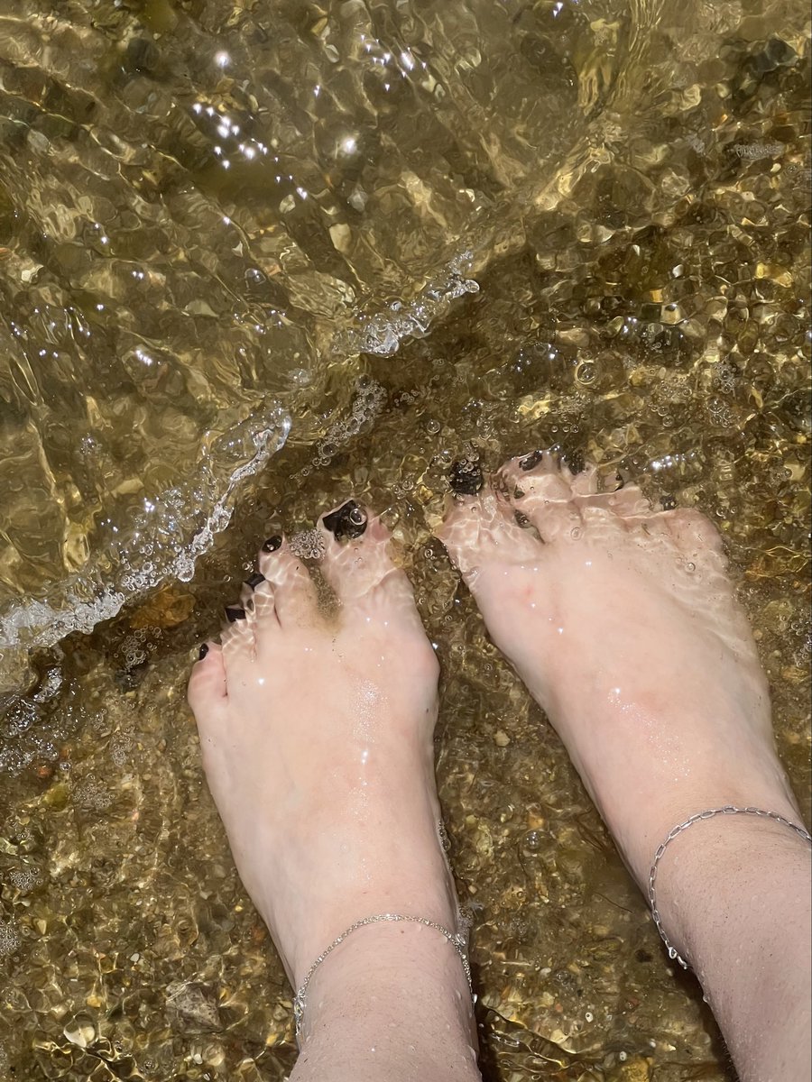 goddesscutefeet tweet media