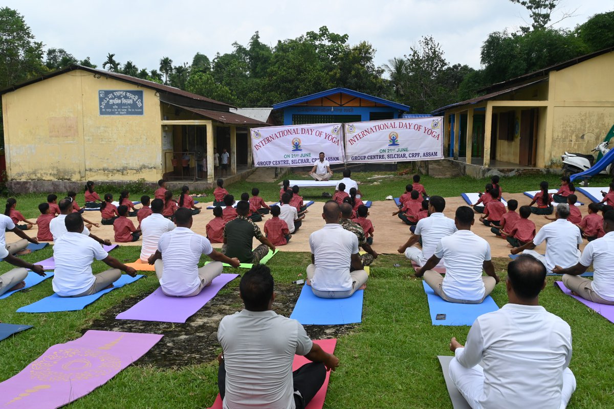 GCSilchar's tweet photo. Under the "100 days countdown to IDY-2026 and 10 mins Yoga daily" a Yoga session was organised at Dayapur Lower Primary School Compound on 18/06/26 by GC Silchar where Master Yoga Trainer HC/GD Plavan Singha guided students to practice various Yogashanas.
@Northeast_Zone @NesHqr https://t.co/AuweFKk0ab