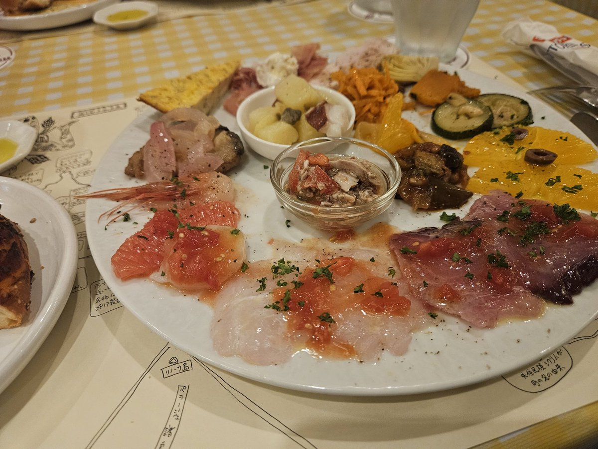 Ninja400_RED's tweet photo. イタリア･シチリヤ料理のコース料理︎︎👍
美味しくて色々出てきておなかいっぱい😋 https://t.co/hB0wEBwvzs