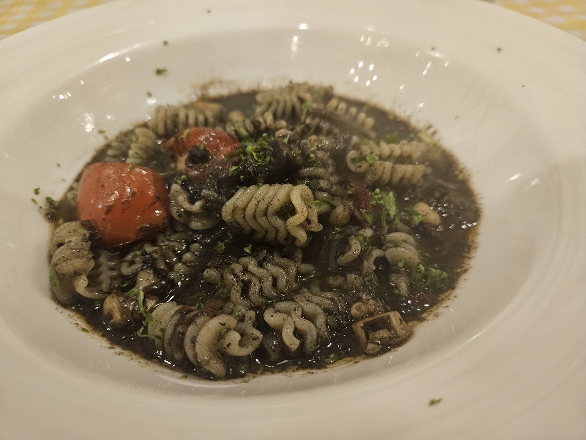 Ninja400_RED's tweet photo. イタリア･シチリヤ料理のコース料理︎︎👍
美味しくて色々出てきておなかいっぱい😋 https://t.co/hB0wEBwvzs