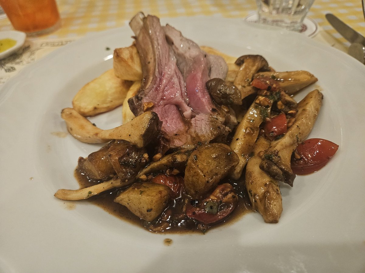 Ninja400_RED's tweet photo. イタリア･シチリヤ料理のコース料理︎︎👍
美味しくて色々出てきておなかいっぱい😋 https://t.co/hB0wEBwvzs