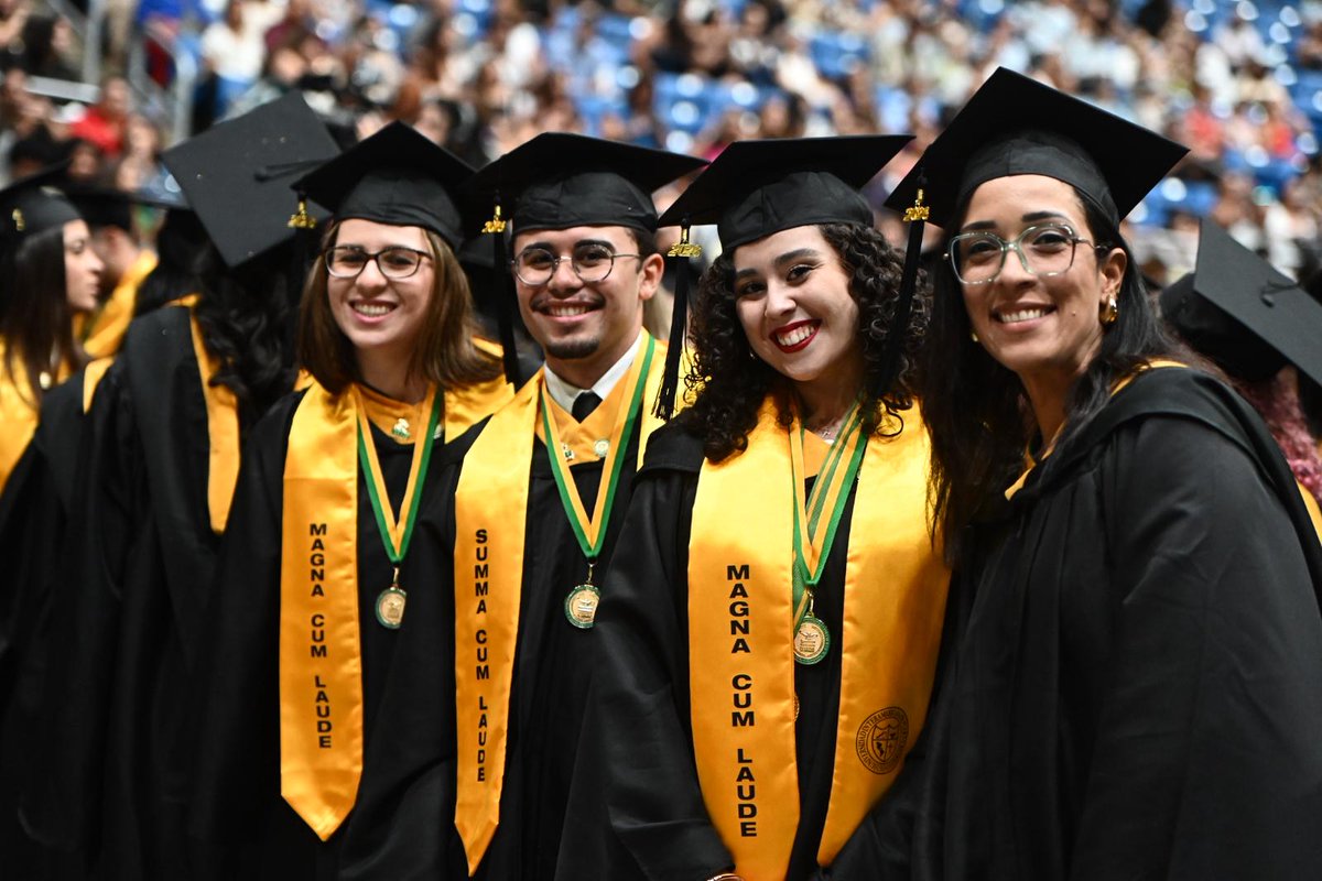 interpuertorico's tweet photo. Nuestros graduandos de Inter Bayamón dieron un paso más hacia sus metas, llevando consigo todo lo aprendido dentro y fuera del salón de clases. 🎓

¡Que los mejores capítulos estén todavía por escribirse! https://t.co/oSKwzVp5YB