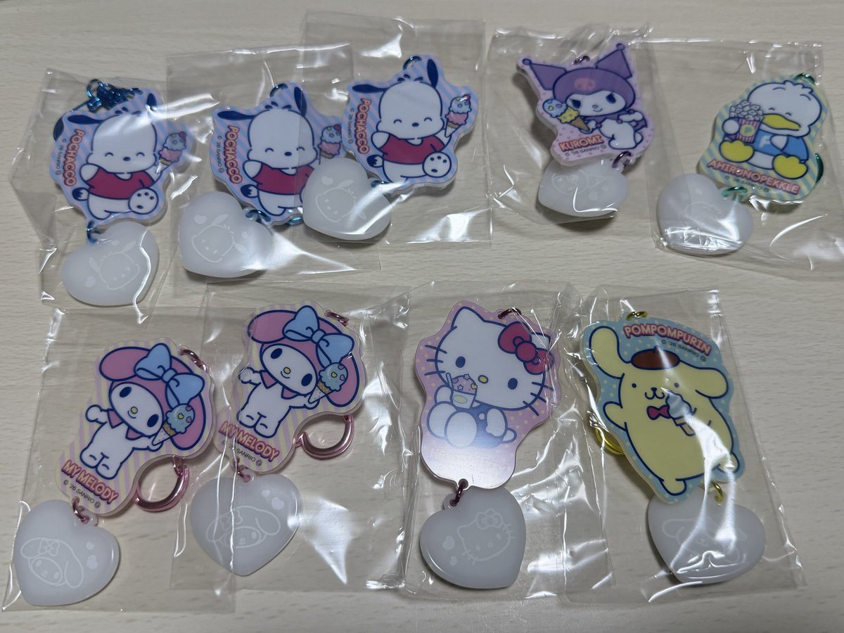 _uxnty's tweet photo. 【交換】サンリオキャラクターズ

⭐️ラバーマスコット サンリオ グミ 交換 ラバマス
⭐️キラキラウィッシュ　シークレット前髪クリップB
⭐️アクリルチャーム コンビニ限定

【譲】画像参照
【求】シナモン、マシュマロみたいなふわふわきゃんこ

大阪手渡し、郵送可。お気軽にお声掛けください。 https://t.co/bYuijzjKxv