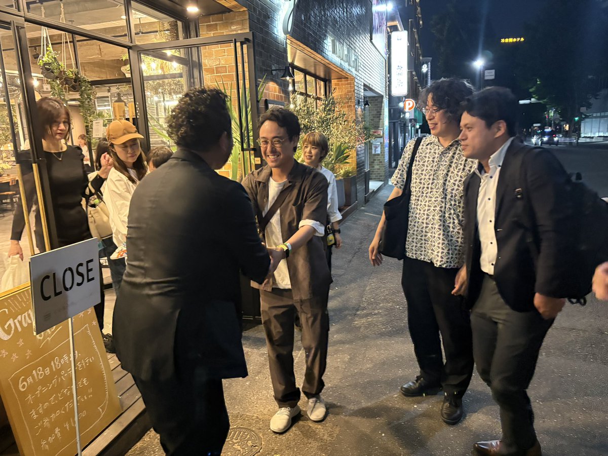 yutaman0524's tweet photo. 福岡でリニューアルオープンした「友安製作所Cafe&amp;Dining」にお邪魔してきました！

@ColorsCurtain おめでとうございます！

社長自ら現場監督やりながらお店を始めた覚悟や、経営の近況まで福岡で友安さんのお話を聞ける貴重な機会でした。

次回、お越しになる際は「福岡友安会」やりましょ！ https://t.co/vlavQ5yN6u