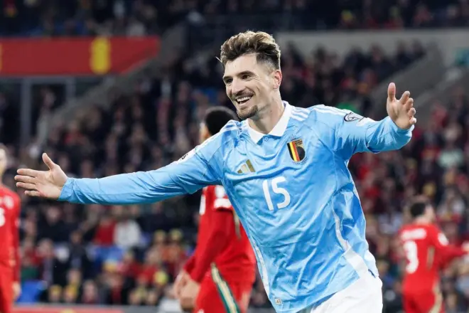 Valencia360_'s tweet photo. 🦇 MEUNIER PREFIERE AL VALENCIA

👀 El lateral es prioridad de Corberán. El club no se preocupa por la edad

🇧🇪 Él antepone a los de Mestalla pese al interés de otros clubes de LaLiga

👍 Su salario es acorde y se trabajan otras peticiones del belga

Via @RMValencia https://t.co/tO94vupmD9