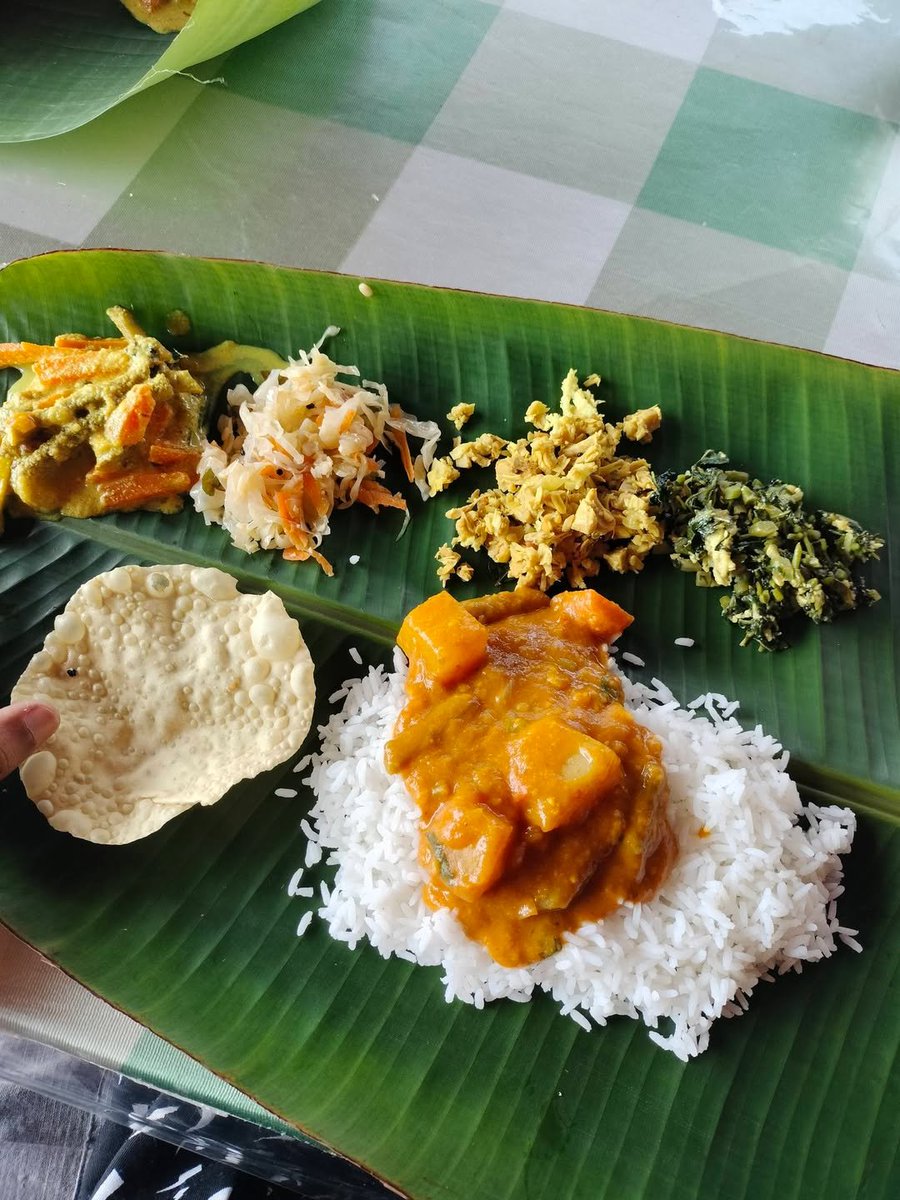 BBinduB's tweet photo. The Sadya at home is always veg, so to experience a non veg sadya at Kannur was surprisingly interesting.
Delicious sardines, no doubt😍
#malabarcuisine #sadya https://t.co/DUk62AHvWB