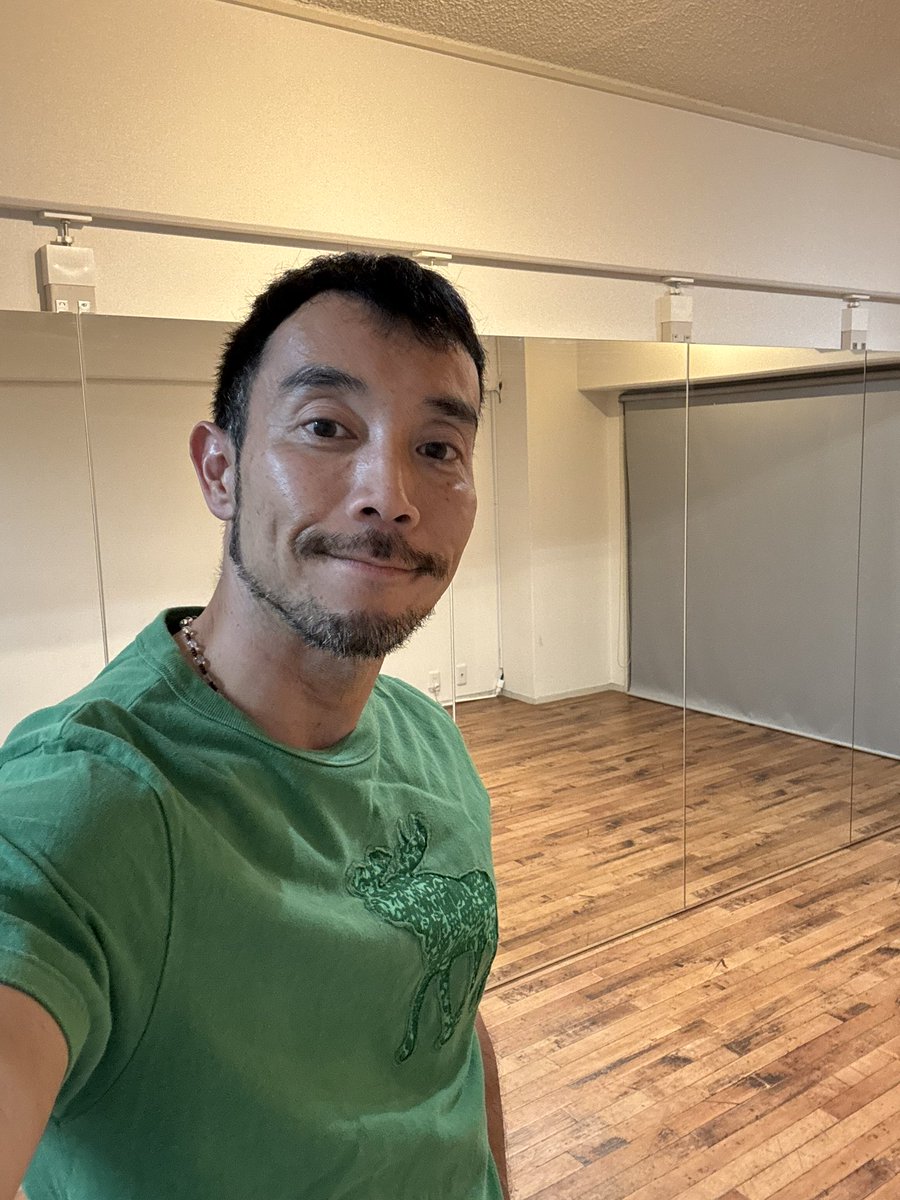 CACRAMBO1098's tweet photo. ウォールペーパーの締切がいよいよ近づいてきました。
6/20（土）23：59まで。
歌いに行ったり、ダンス練習に行ったりする合間に筋トレしたり、あちこち動き回っているランボーです。
投票いただくと特典をお付けしますのでよろしくお願いします。
https://t.co/qbypzuSsrR https://t.co/zdtUQYiShO