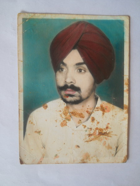 ensaaf's tweet photo. On June 18, 1992, #Moga #PunjabPolice #abducted Harwinder Singh (24) from a roadside and #disappeared him. #Punjab #India #EndImpunity Visit https://t.co/00xAHeBrTd https://t.co/AKw9Cm6oje