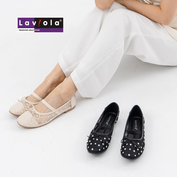 themoonfinds's tweet photo. Rekomendasi flat shoes lokal yang ramah di kantong tapi kualitasnya juara💥💥 https://t.co/QnVIP740Jd