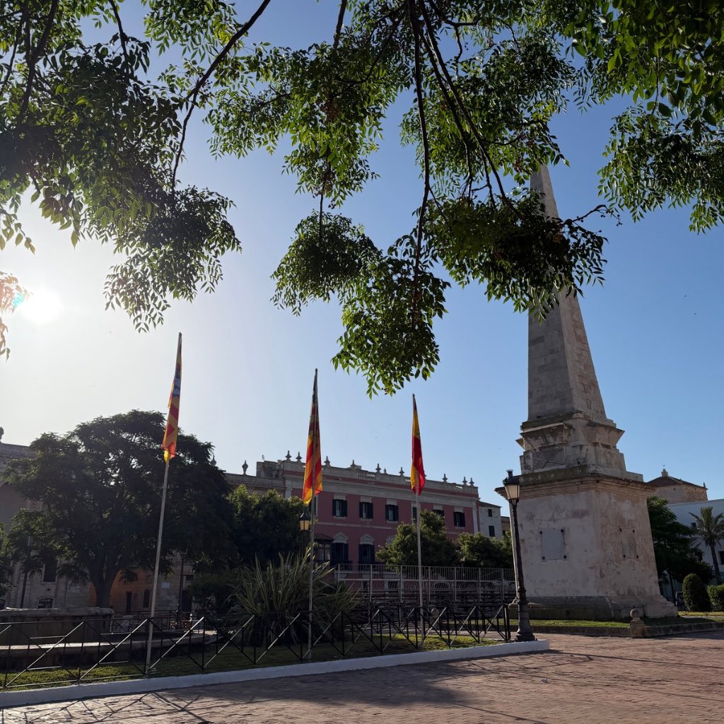 PSMMenorca's tweet photo. 🤝 Ciutadella i el COAIB signen el conveni per impulsar el concurs d’idees per a la reforma de la Plaça des Born
📲https://t.co/45VHDtTAJK
#Menorca #Ciutadella https://t.co/hpwF7jzgvv