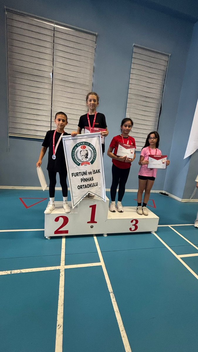 pinhasokulu's tweet photo. 5/D sınıfı öğrencimiz Defne Kartal; Tekirdağ il geneli Jimnastik parkur küçük kızlar alanında il https://t.co/Z9GMfnOxsv🥈olmuştur. Öğrencimizi tebrik ederiz.
#pinhas 💫
@drazizyeniyol @hete61 @ArslanerIrfan @CorluMem @tekirdagmem https://t.co/EnVr3vehpF