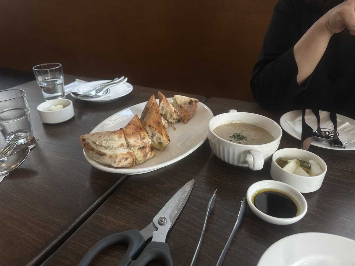 seojjaang's tweet photo. 아빠 뱃살은 무시해 https://t.co/xRQLyPVVgx