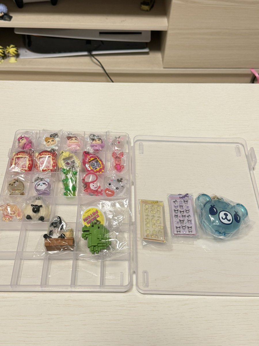 w6a4e22's tweet photo. めじるしアクセサリー ガチャガチャ 交換 

 #めじるしアクセサリー  #ガチャガチャ交換

譲) 画像1枚目

求) 画像2枚目上から優先と3枚目 https://t.co/yDVHZvJ8Im