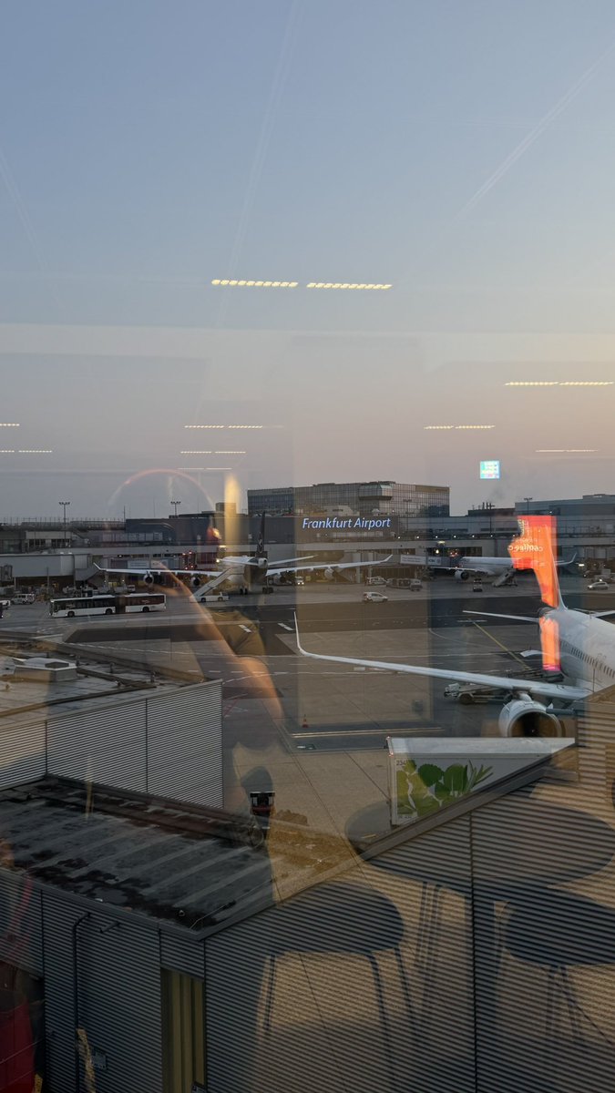 callmemelosh's tweet photo. Frankfurt in four photos: https://t.co/aaZuFhJafD