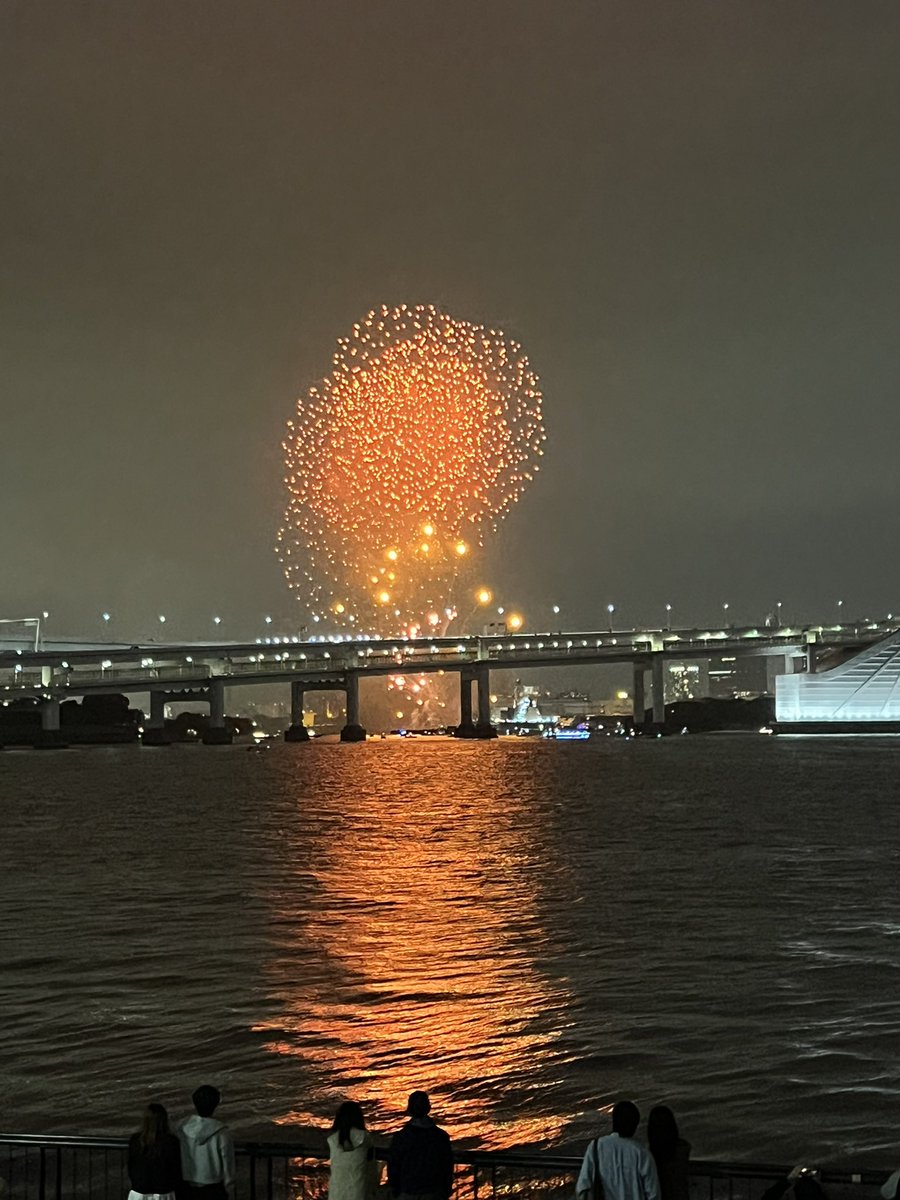 _ken104's tweet photo. そういえば
この前のお台場の花火綺麗だったな〜🎆 https://t.co/SgQ5COmG6E