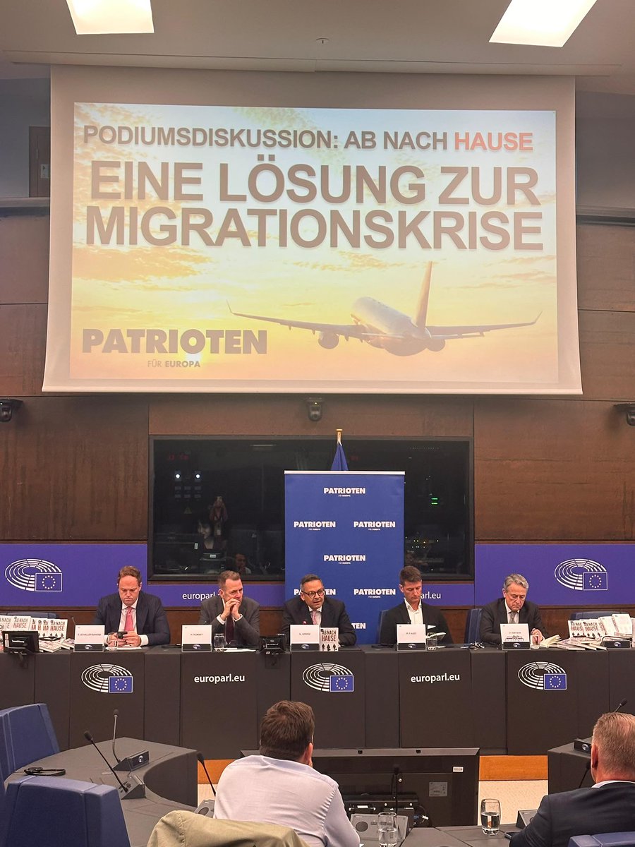 v_joron's tweet photo. 📖 La conférence de @PatriotsEP sur le retour des clandestins en situation irrégulière s’est tenue lors d’une journée marquante pour la défense des frontières et la lutte contre l’immigration illégale en Europe.

Merci aux vice-présidents de Patriots for Europe, Harald Vilimsky et Hermann Tertsch, pour l’organisation de cette rencontre, ainsi qu’à M. Grosz pour son intervention et son livre « Ab nach Hause ».