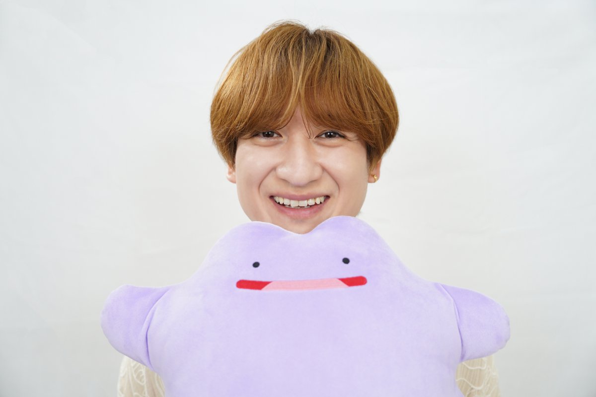 anipoke_PR's tweet photo. #アニポケ 第141話にて登場した
ライジングボルテッカーズの対戦相手
シャイニングオーシャンズのリーダーを
#宮田俊哉(@t_miyata_kmf2)さんが演じていました！

オフショットではキャップと熱い目線を交わしていますが…
バトルの行方は!?

見逃し配信を見るモン！
https://t.co/y6yBmd1IH4 https://t.co/AVieX7d52k