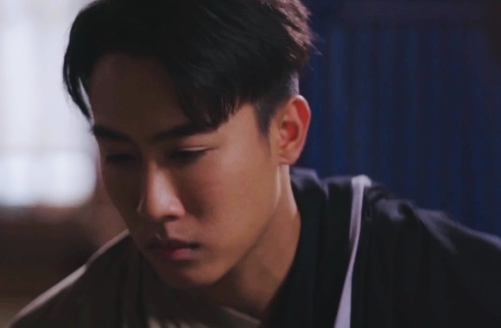 Kasma_ms's tweet photo. ทั้งโกรธ ทั้งโมโหพ่อตัวเอง แต่ทำอะไรไม่ได้  สงสารกล้าจริงๆ

#นุ๊กธนดล 
#NookThanadon
#สิงโตลำซิ่ง
#สิงโตลำซิ่งEP13 https://t.co/POzWuqvH5T