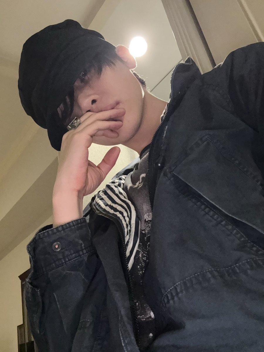 minisodeweno's tweet photo. w_h_y_weno on instagram!

Don’t ask me if it’s the same hat🫪🫪

#.WENOOTD #.outfitcheck #.RetroButMakeItMe #.VintageModeOn https://t.co/NH3dB9Tfil