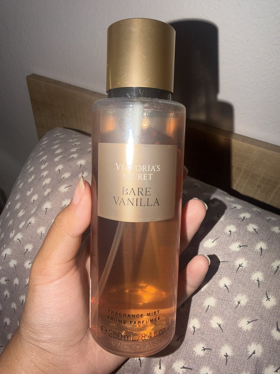 quindeplnr's tweet photo. ส่งต่อน้ำหอม Victoria’s Secret กลิ่น Bare vanilla เหลือประมาณ 75% 
300.- รวมส่ง พร้อมโอนลดได้ค่ะ
#victoriasecretthailand #ส่งต่อvictoriassecret #victoriasecretthailand 
#ส่งต่อ #ส่งต่อคสอ #ส่งต่อเครื่องสำอาง #ส่งต่อคสอมือสอง #ส่งต่อสกินเเคร์ #ส่งต่อเครื่องสําอางมือสอง https://t.co/cZKengbCEc