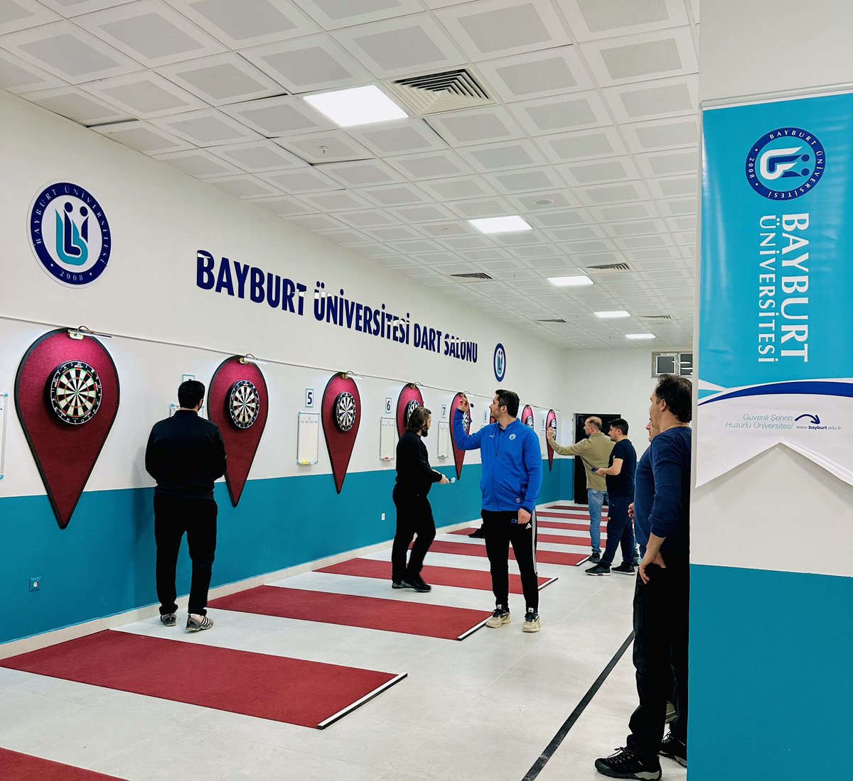 ismaildemir180's tweet photo. #DartHerYerde Dersler, Toplantılar ve Biraz da Dart…

📍 Bayburt Üniversitesi

Akademinin Okları Hedefi Vurmaya Devam Ediyor…

Bayburt Üniversitesi Spor Bilimleri Fakültesi akademik ve idari personelleri arasında düzenlenen Dart Ligi, her hafta artan heyecan ve rekabetle devam ediyor.

🎯Hedefe giden yolda rekabet, dostlukla anlam kazanıyor.

@Bayburtedu @MutluTurkmen @drmuratkul