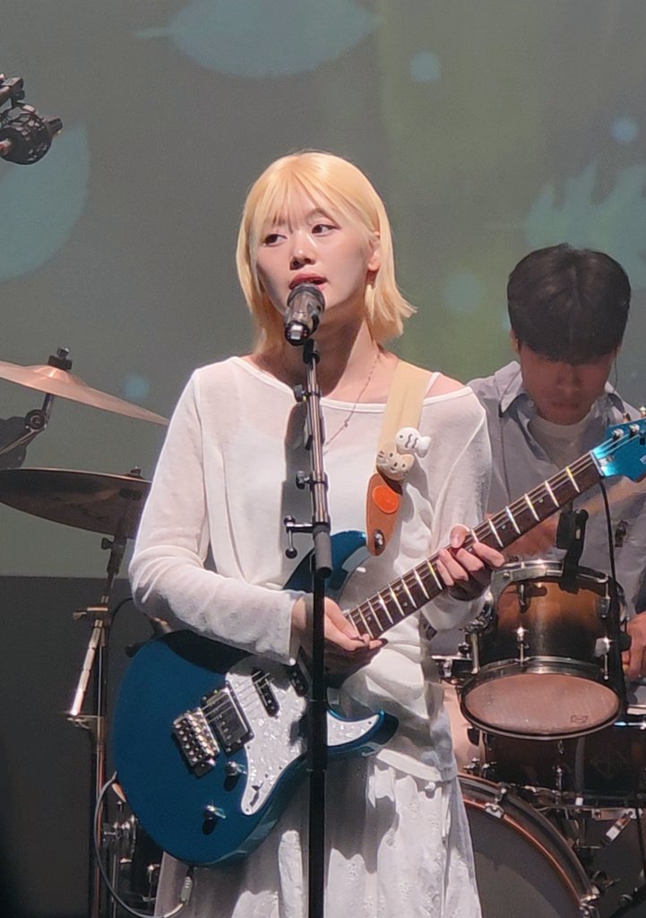 ppo_tto_'s tweet photo. ㅁㅊ
수아언니 금발했어...
천사강림.... https://t.co/usi98porMi