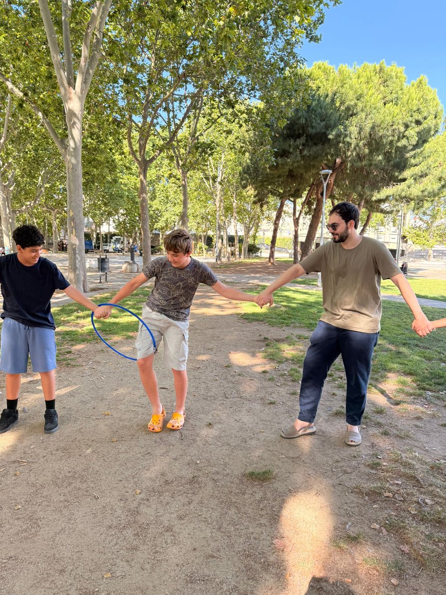 InstitutSants's tweet photo. Sortida final de l’alumnat d’Aula d’Acollida al Parc de l’Espanya Industrial. Hem aprofitat la calor d’aquests dies per gaudir amb jocs d’aigua💦👏 #AulaAcollida #finaldecurs https://t.co/fuYULtGmnu