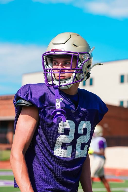 CHSHurricaneFB's tweet photo. Happy Birthday to #Canes DB/WR, @Noah_Kearney_1. We hope it's a great day. #IfYouLoveItSayCanes #GreatToBeInTheVille https://t.co/3L1rv4a7ZC
