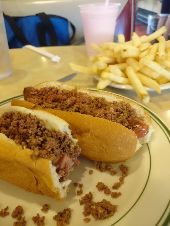 jephfoust's tweet photo. this is something agreed upon between Flint and Detroit style Coney Islands, though I prefer mine "2 up, just chili" https://t.co/qxMQqieCJL