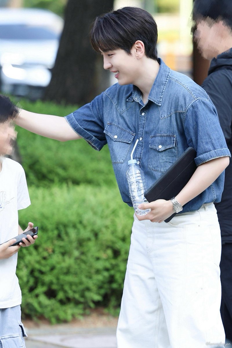 heeranghaeyon's tweet photo. 260613 일산 원마운트 버스킹

귀여운 아이랑📷🌟

#SEVENUS #세븐어스 #유희재 #희재 
#도약 #The_Leap 
@heeeeeejae94 https://t.co/WGGMm7KSbH