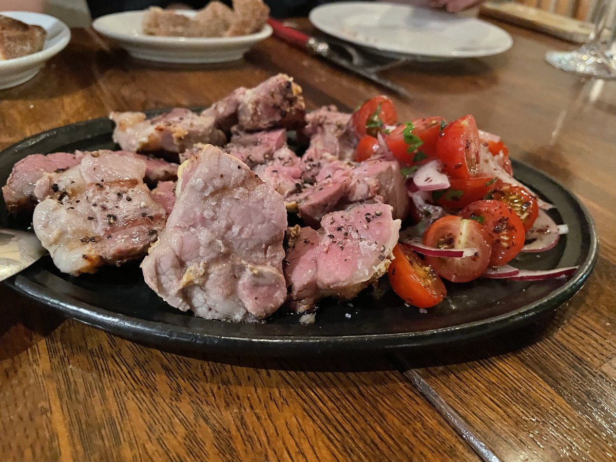 goka_potyomukin's tweet photo. 日本有数のビステッカ（ステーキ）とラム。やっぱり銀座で肉食べるならここか https://t.co/UpJkmaakKm