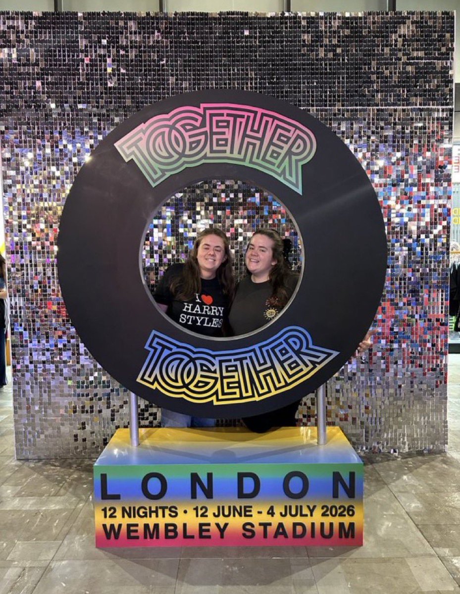 aheartforhoran's tweet photo. @BanquetRecords @HSHQ @Harry_Styles Harry’s been a huge part of my life. Loving his music from the start and listening to it through everything during MRIs and multiple hospital appointments. This year in celebrating another year being brain tumour and this is such a special way to celebrate 🥳👏🏻@xemilyrodgersx https://t.co/UCDla4ibWX
