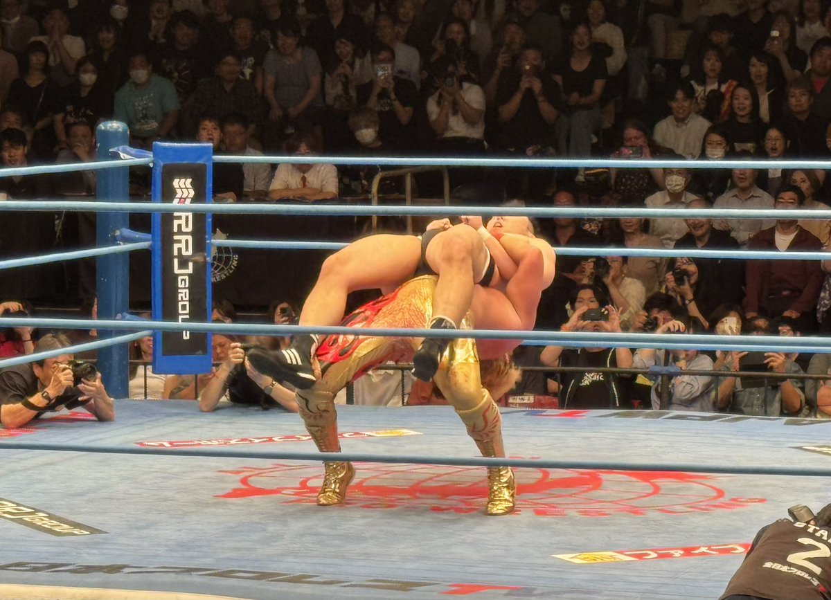 JasRX's tweet photo. 今日はタイトルマッチ4つ
その他も好カードばかり
あまりにボリューミーすぎないか
#ajpw https://t.co/xdpThNIwra