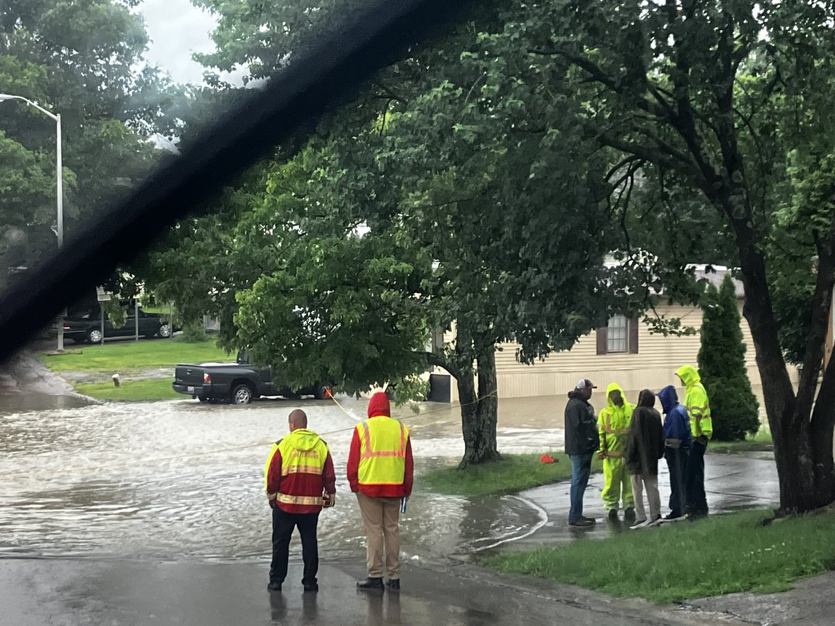 firefighter6276's tweet photo. @Kentuckyweather @NWSLouisville water rescues are taking place in Richmond Ky. Madison County. https://t.co/hRI4U9uEXP