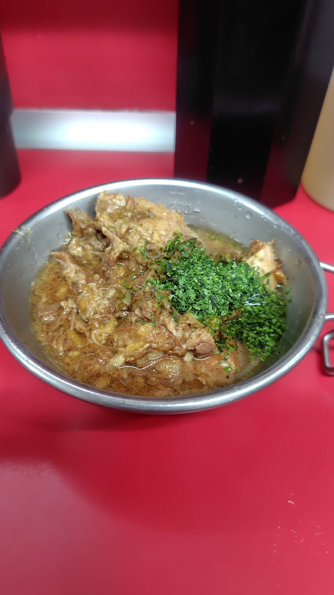 monchack4th's tweet photo. 6月18日(木)
ラーメン二郎湘南藤沢店

ラーメンぶた2枚990
SUPERキムチ150
青のりしょっぱ豚150
ニンニクマシマシヤサイとアブラ少なめ

※SUPERニンニク100ご殉職
※生たまご茜富士100は高額で手を出せず

どこを食べても味が濃くて、生卵買っておけば良かったと後悔🥚

久しぶりの2430！満足👍 https://t.co/RXdFBPQrBL