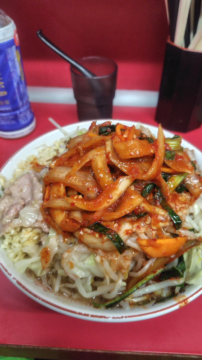 monchack4th's tweet photo. 6月18日(木)
ラーメン二郎湘南藤沢店

ラーメンぶた2枚990
SUPERキムチ150
青のりしょっぱ豚150
ニンニクマシマシヤサイとアブラ少なめ

※SUPERニンニク100ご殉職
※生たまご茜富士100は高額で手を出せず

どこを食べても味が濃くて、生卵買っておけば良かったと後悔🥚

久しぶりの2430！満足👍 https://t.co/RXdFBPQrBL