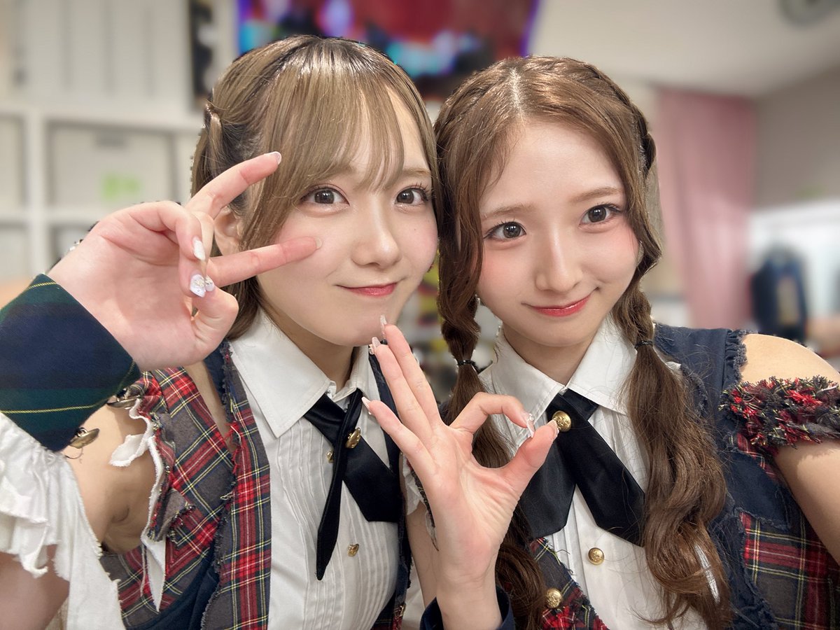 yumemi_sako0205's tweet photo. RESET公演
ありがとうございました🤍

ペンライトもうちわもたくさん
見つけました！ありがとう☺︎

まなかさんと劇場公演に出演するのが
ラストでした（ ᵕ̩̩ ᵕ̩̩ ） 涙  
通常公演ラストに一緒に出演できて嬉しかったです🍀 https://t.co/iBCqNl4hGW