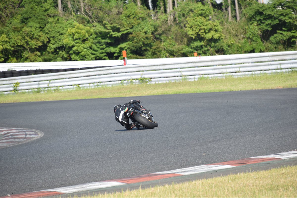 GATTER_66's tweet photo. SC77マジで見なくなったなー
今こんなに倒せないわ
個人的には思ってたんとは違うバイクだった
#cbr1000rr
#SC77
#元SC77乗り https://t.co/ZnzE0aJ3xi