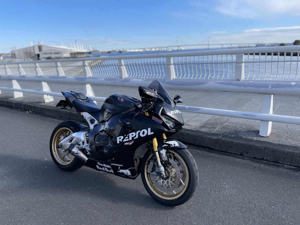 GATTER_66's tweet photo. SC77マジで見なくなったなー
今こんなに倒せないわ
個人的には思ってたんとは違うバイクだった
#cbr1000rr
#SC77
#元SC77乗り https://t.co/ZnzE0aJ3xi
