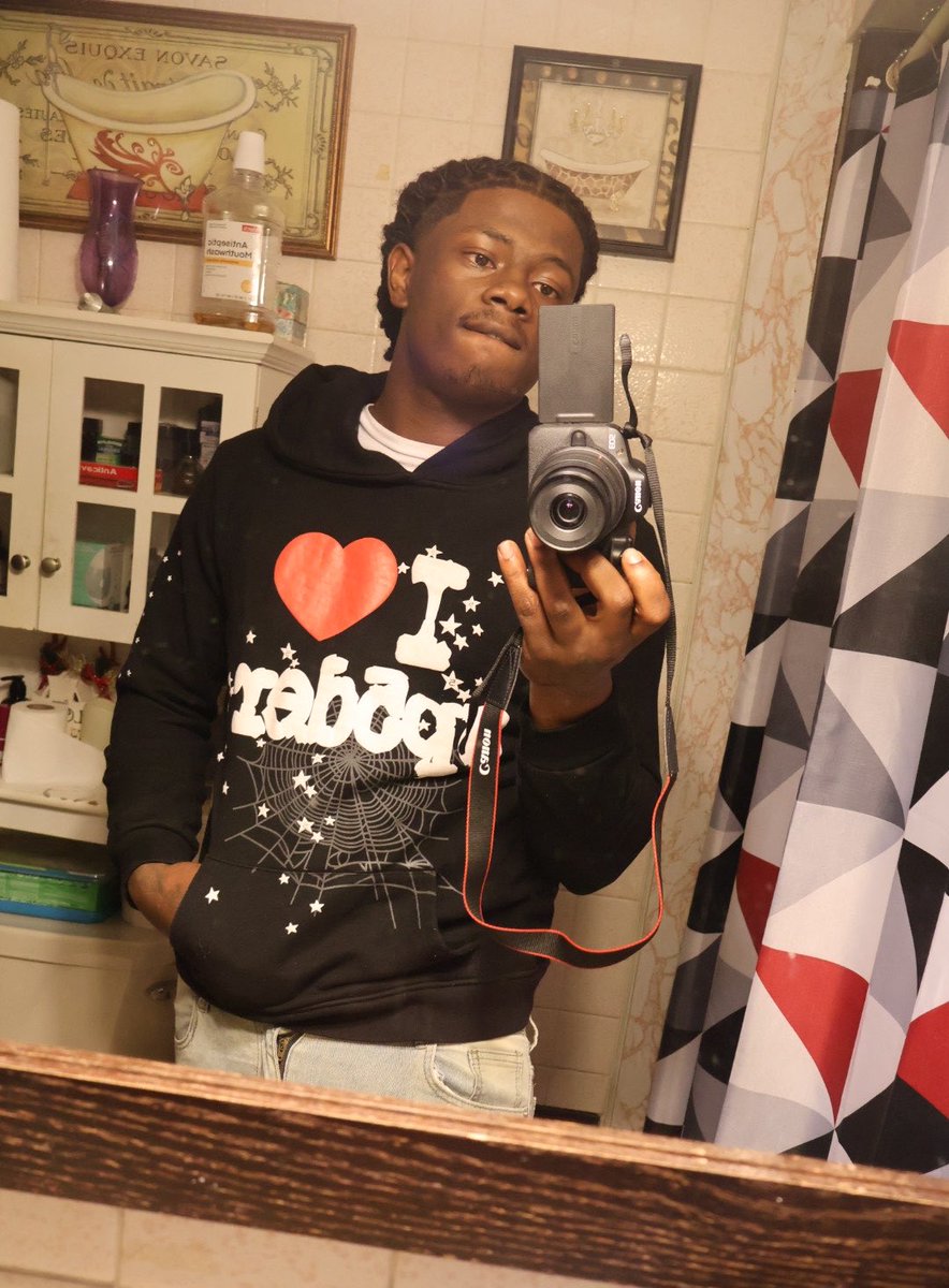 REE$E tweet media