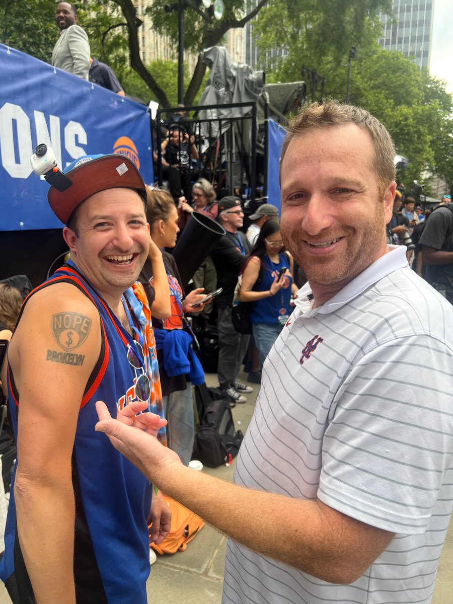 WFAN660's tweet photo. .@EvanRobertsWFAN has found his mirror universe twin! https://t.co/PzHBjS2Sql