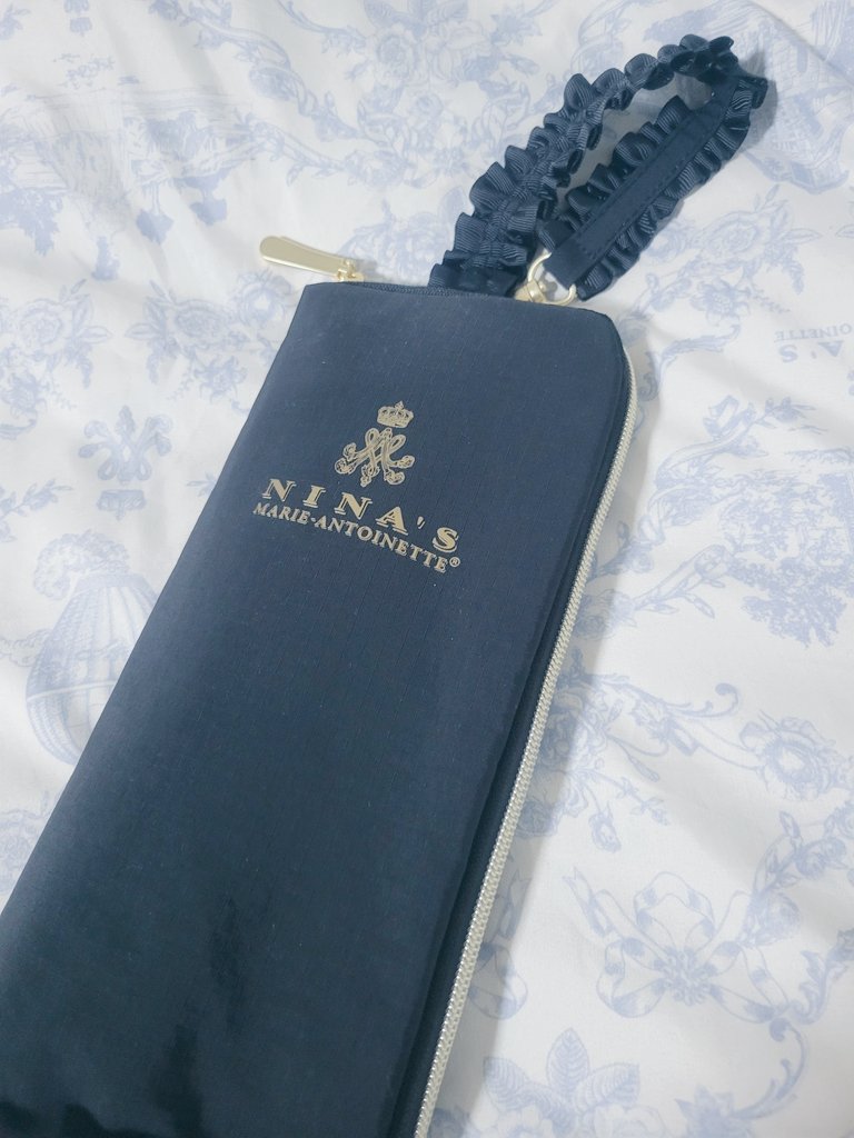 dharub's tweet photo. しまみさになすの傘ケース見た瞬間キンブレいれたいかわいいとずっと思ってたんだけどやっぱりかわいかった、3本は入る https://t.co/0CV4EUMvAT