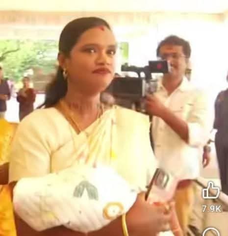 tvnitwing's tweet photo. புடவைக்கு மேட்ச் ஆக குழந்தைக்கு டவல்..

 insta ராணி பவுடர் பங்கஜத்தின்  அலப்பறைகள் 😄 https://t.co/NNJyrfDsB4
