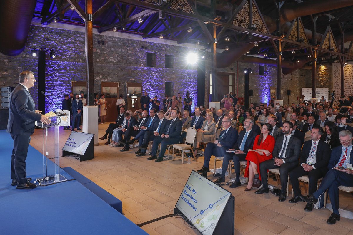 EUWB6_TCT's tweet photo. 🔵 Message from Transport Investment Summit: Europe’s connectivity agenda must move faster from ambition to delivery.

We focused on better donor coordination, bankable projects &amp; private-sector participation.

Learn more 👇
https://t.co/iyd5v4HQGD

#TogetherConnected 💙 https://t.co/a3akYZRnJT