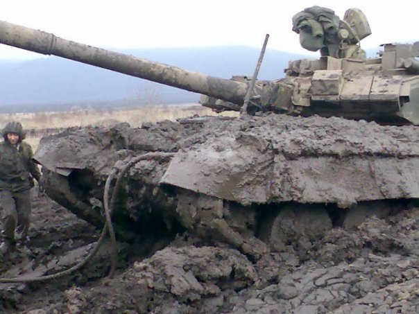 T_90AK's tweet photo. T-90A having abit of fun in the mud. https://t.co/luh4UiV5e2