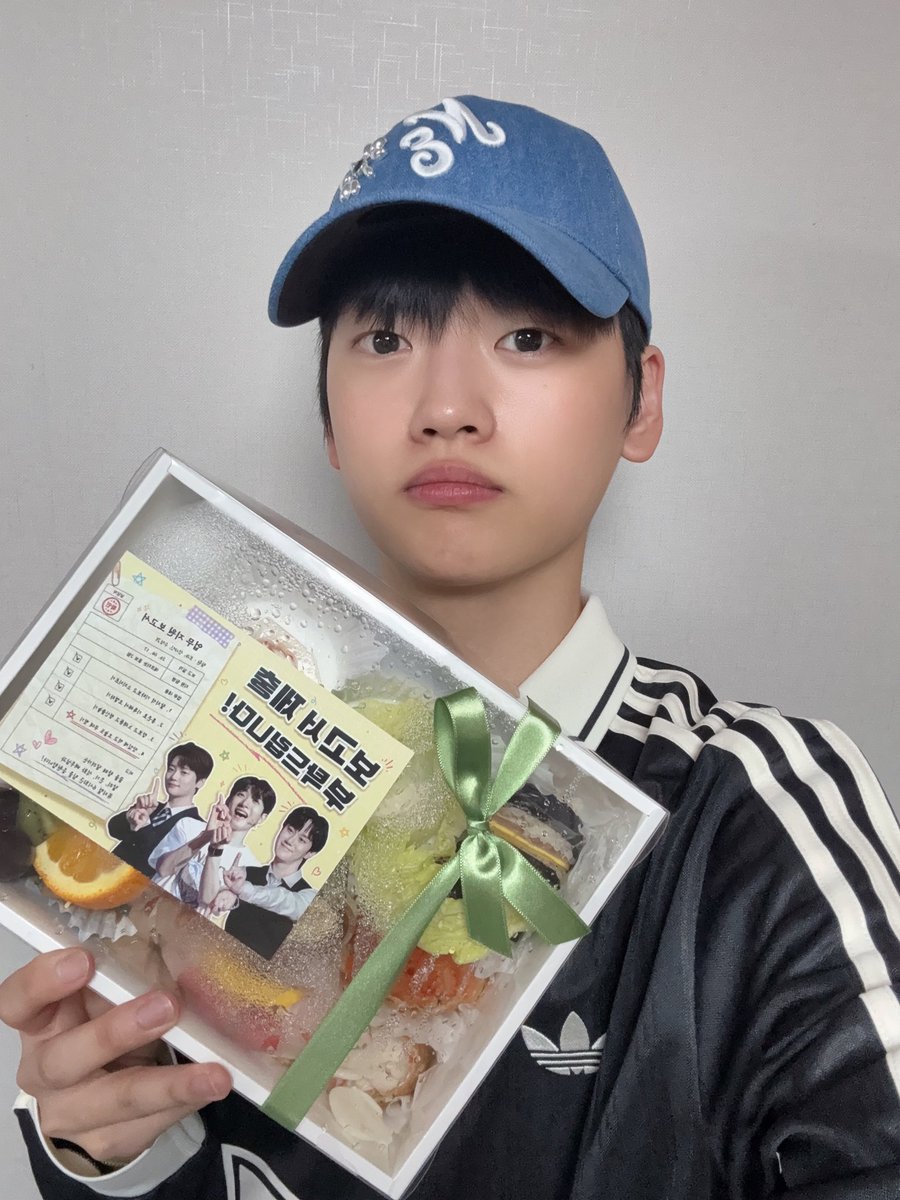 WEi__Official's tweet photo. 보고서 제출 드립니다❣️🎸

#위아이 #WEi
#강석화 #KANGSEOKHWA https://t.co/9HUAeg2oTf