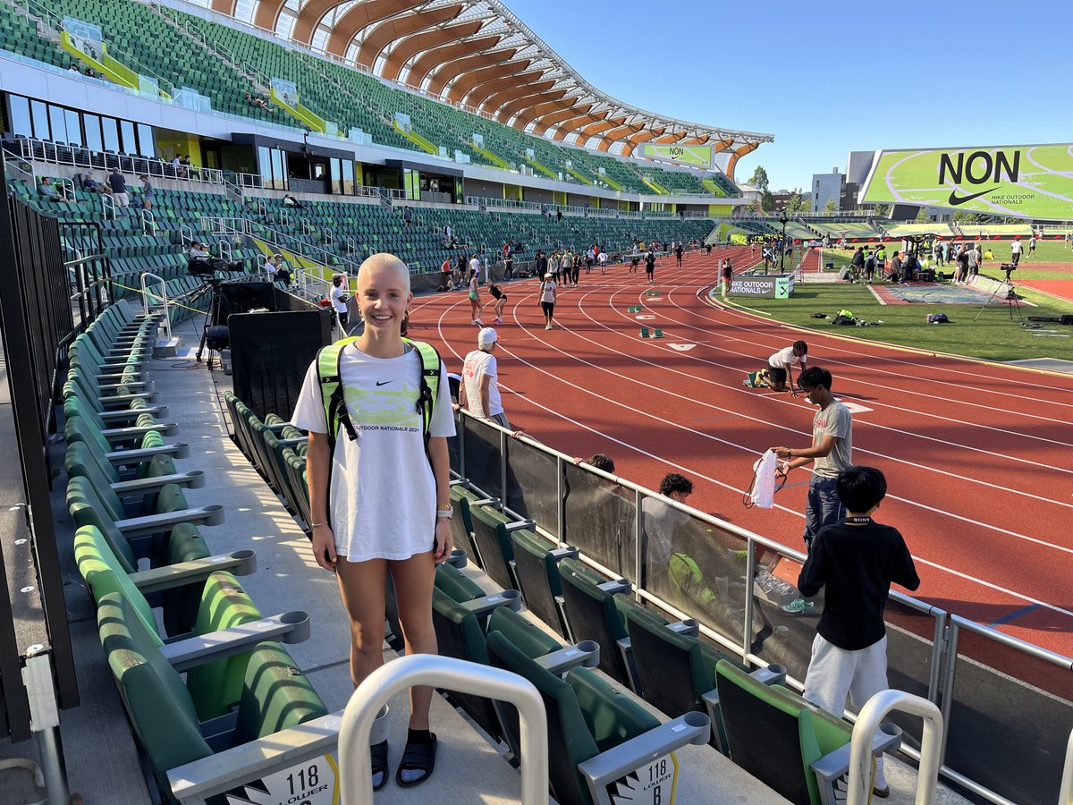 BrookeCarterKS's tweet photo. @BrookeCarterKS 
So excited to be back at Hayward Field for the Nike Outdoor Nationals Meet! 
@BVWestXCTF 
#non #trackandfield #oregon https://t.co/VDXt0bekNG
