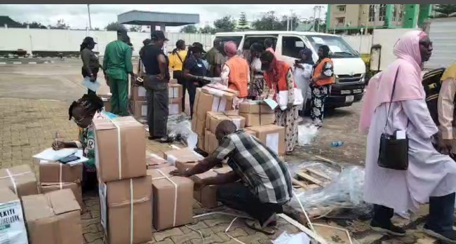 channelstv's tweet photo. Sensitive Materials Distribution Begins Ahead Of Saturday Ekiti Election

Officials of the Independent National Electoral Commission(INEC) were at the Central Bank office in Ado Ekiti sorting the sensitive materials to be conveyed to all the 16 local government areas of the state.

https://t.co/bJOhookgwk